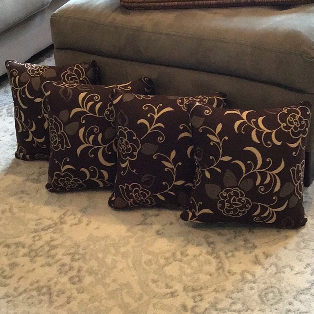 ACCENT THROW PILLOWS FOR COUCH OR CHAIR